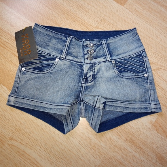 Jean Shorts • 0 - 9 - Picture 7 of 8